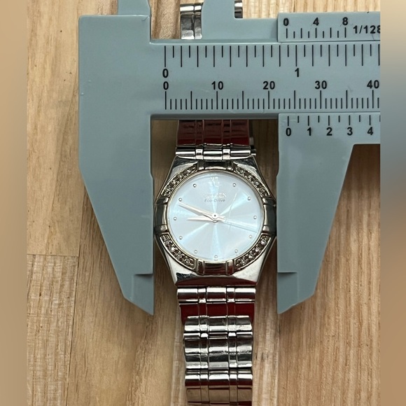 Citizen Eco-Drive Ladies Watch Genuine Diamonds White Dial Stainless Bracelet - Picture 14 of 15